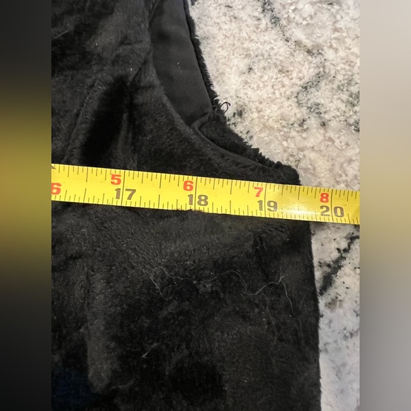 Italian Made AMATI Black Vest, Zip Front, Faux Fur Outside with POCKETS - Picture 11 of 13